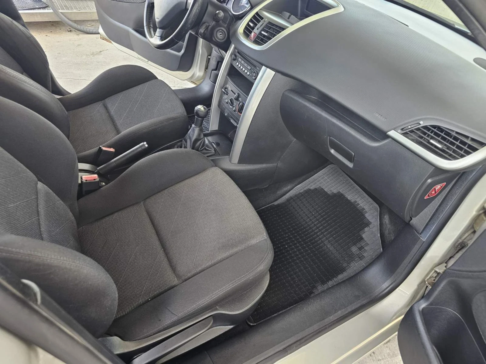 Peugeot 207, снимка 4 - Автомобили и джипове - 55570970