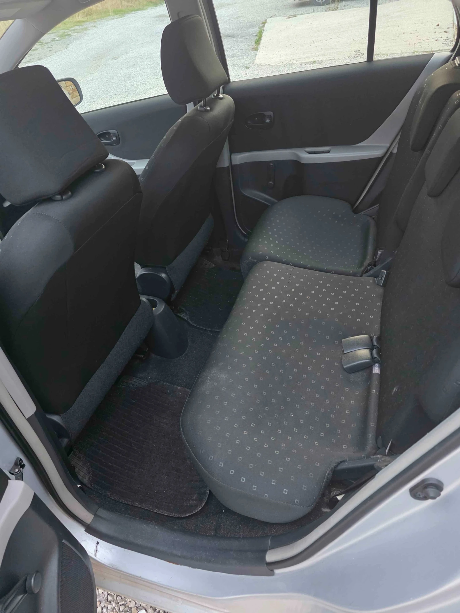 Toyota Yaris лек автомобил, снимка 5 - Автомобили и джипове - 55679985