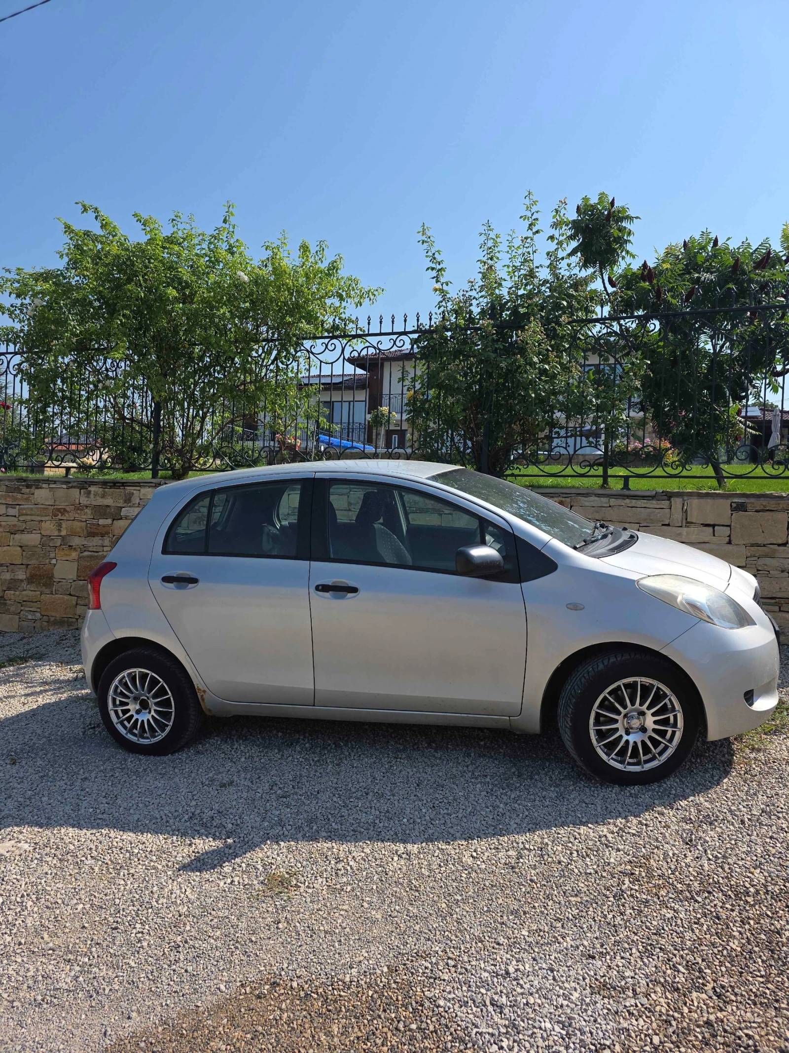 Toyota Yaris лек автомобил, снимка 2 - Автомобили и джипове - 55679985
