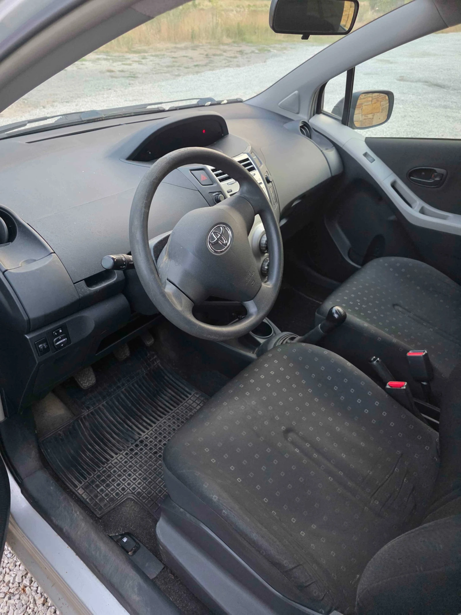 Toyota Yaris лек автомобил, снимка 4 - Автомобили и джипове - 55679985