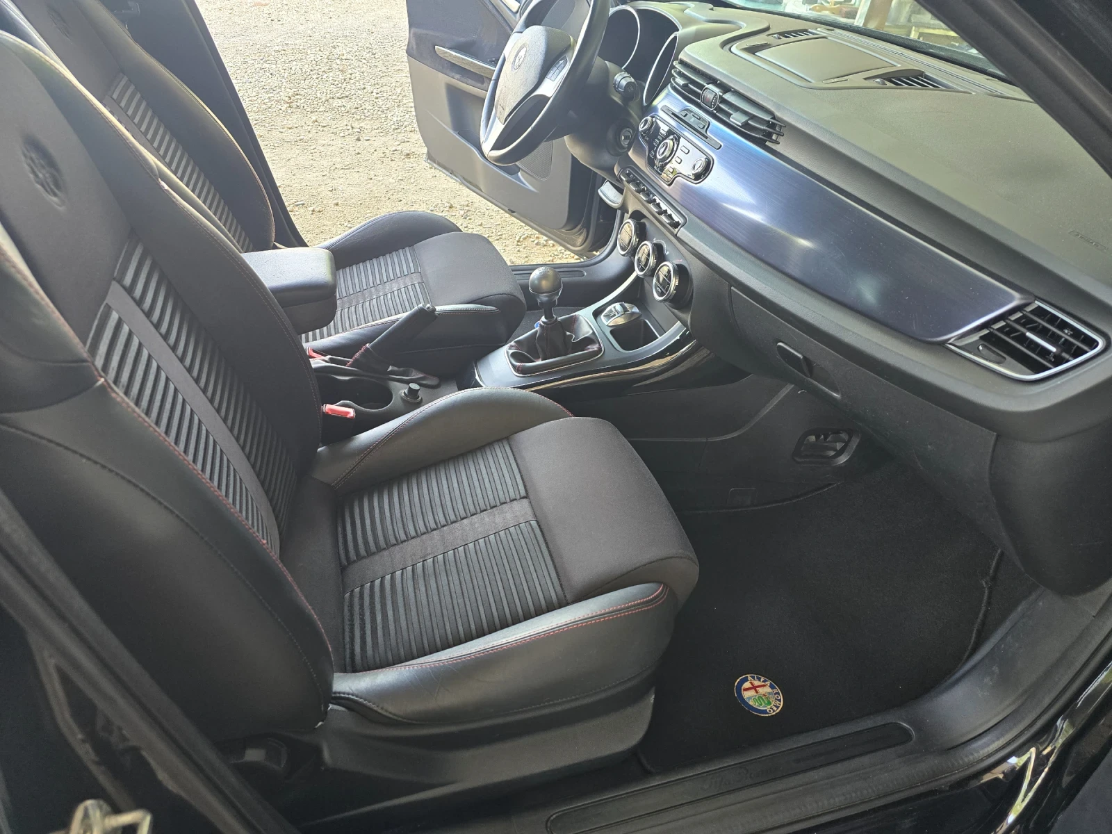 Alfa Romeo Giulietta 1.4 170к топ изпълнение, снимка 12 - Автомобили и джипове - 56071727