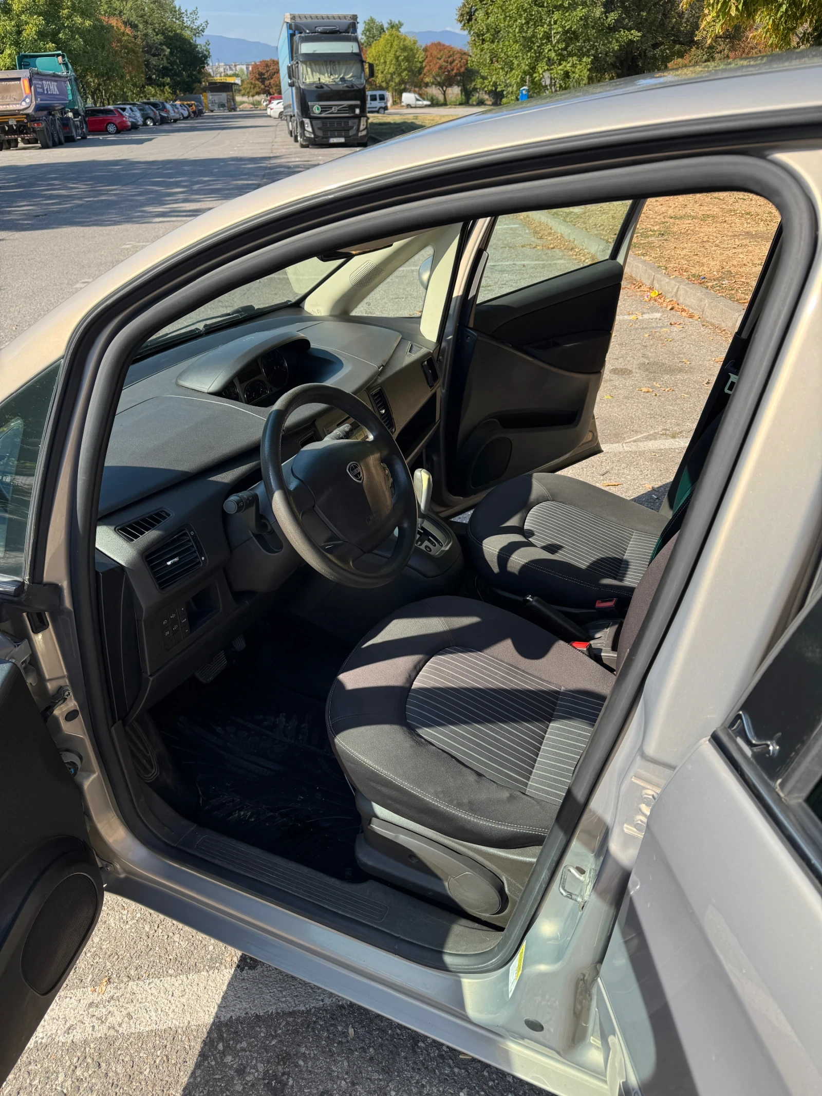 Lancia Musa 1.3 Multijet, снимка 8 - Автомобили и джипове - 56166936