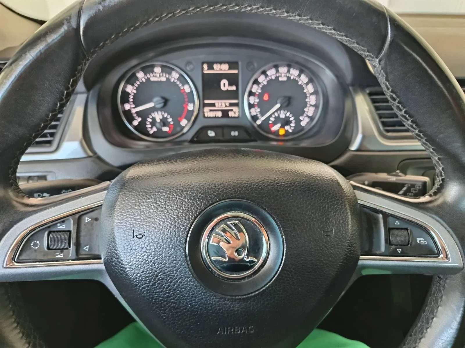 Skoda Rapid 1.2, снимка 15 - Автомобили и джипове - 56599830