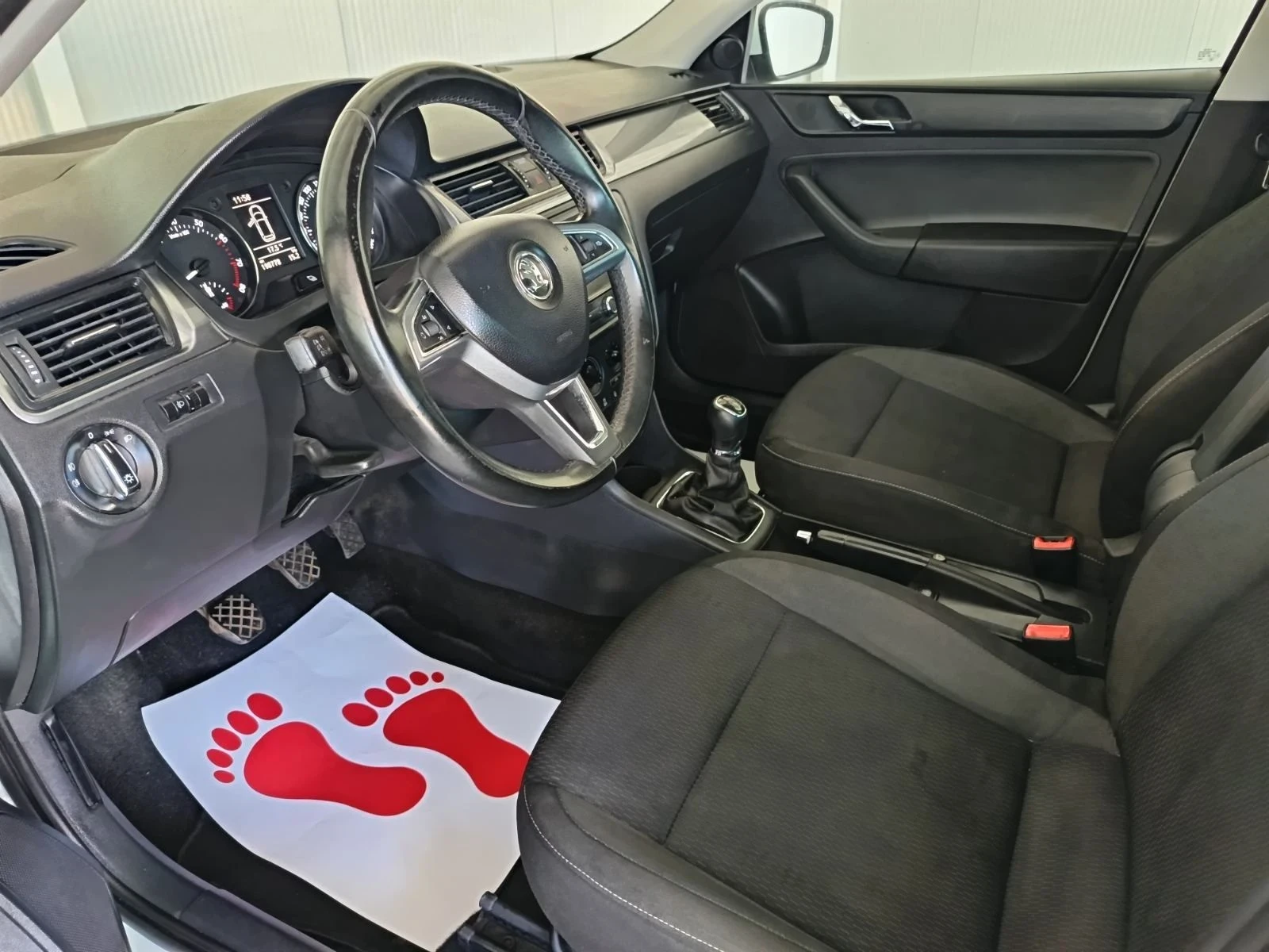 Skoda Rapid 1.2, снимка 8 - Автомобили и джипове - 56599830