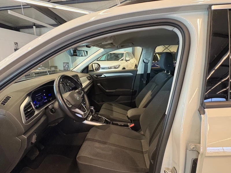VW T-Roc LIFE/150HP/NAVI/CAM/LED/ACC/DIGI/190g, снимка 8 - Автомобили и джипове - 51456282