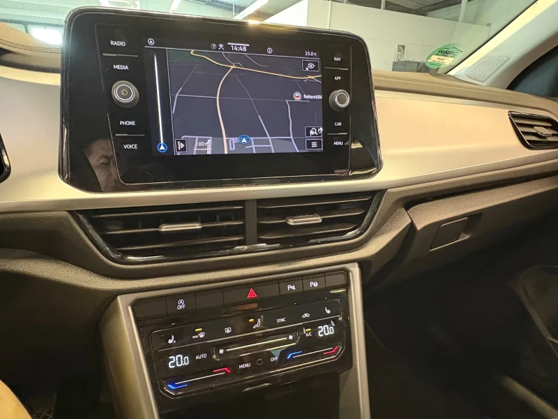 VW T-Roc LIFE/150HP/NAVI/CAM/LED/ACC/DIGI/190g, снимка 10 - Автомобили и джипове - 51456282