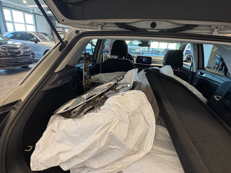 VW T-Roc LIFE/150HP/NAVI/CAM/LED/ACC/DIGI/190g, снимка 13 - Автомобили и джипове - 51456282