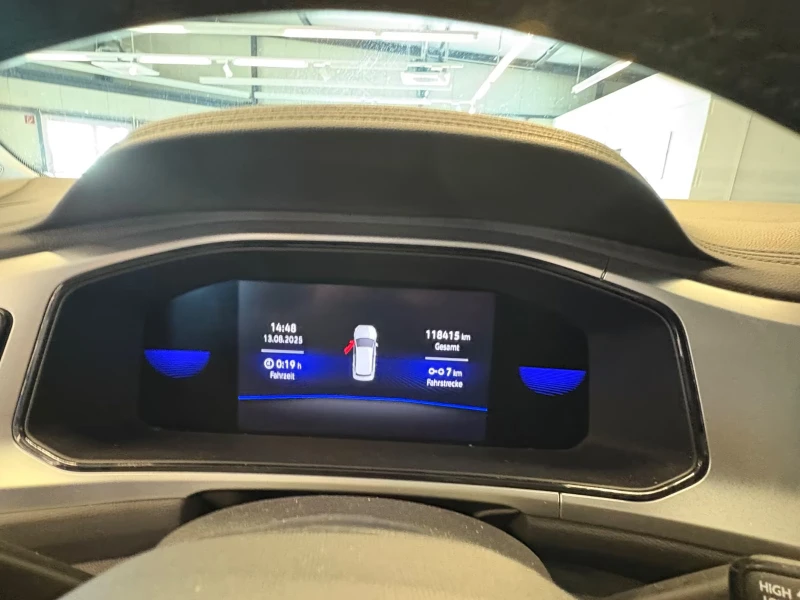 VW T-Roc LIFE/150HP/NAVI/CAM/LED/ACC/DIGI/190g, снимка 9 - Автомобили и джипове - 51456282