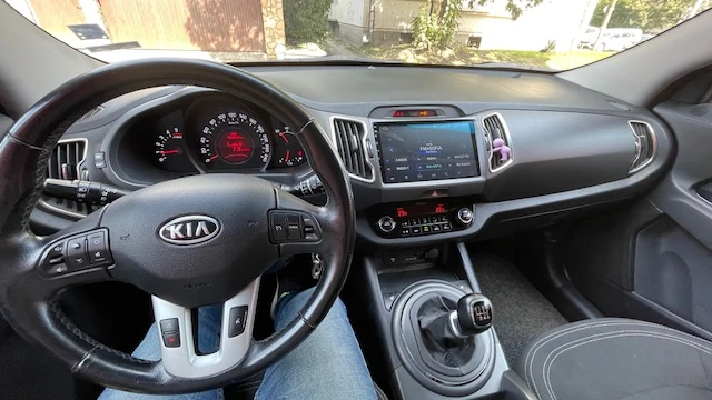 Kia Sportage 1.7 CRDi, снимка 5 - Автомобили и джипове - 47418771