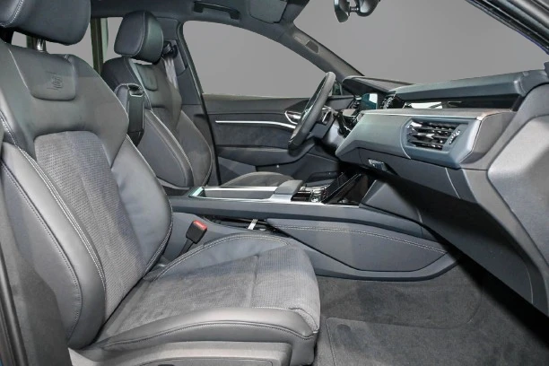 Audi Q8 e-Tron Sportback 55 = Black Optic= Гаранция - изображение 10