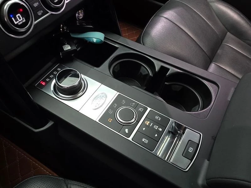 Land Rover Discovery 3.0 Automatic, снимка 9 - Автомобили и джипове - 55846217