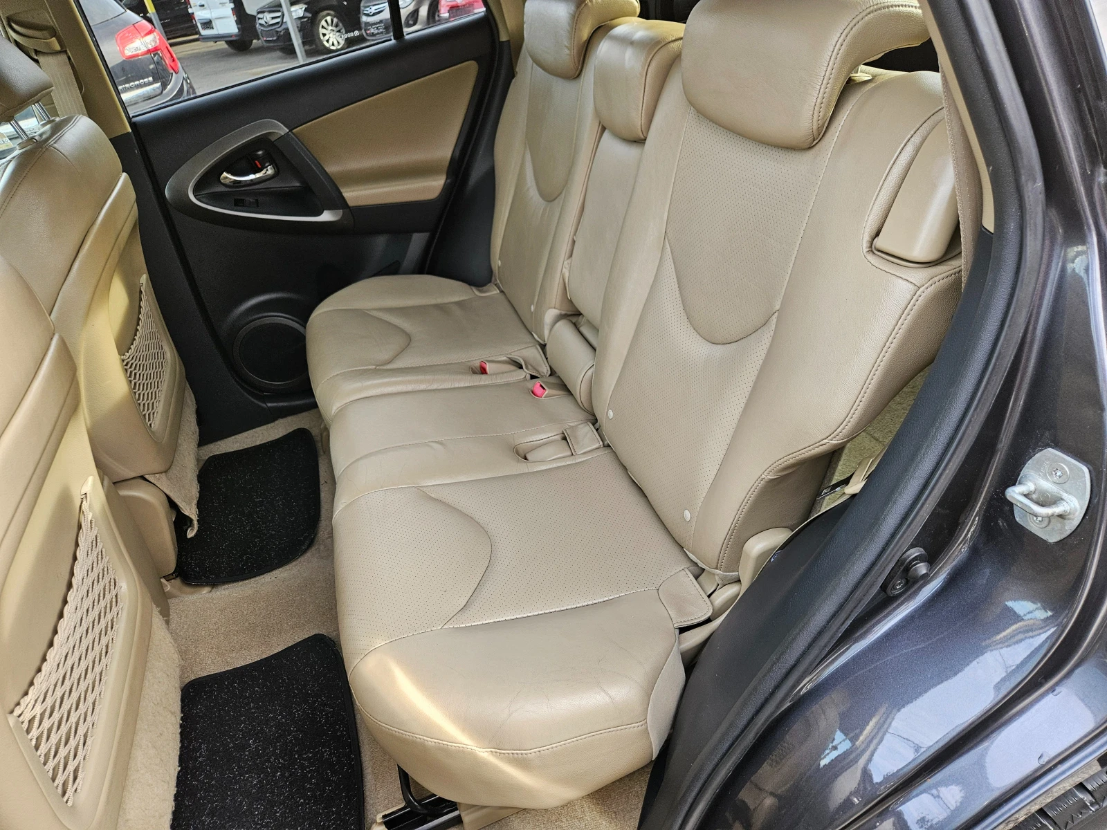 Toyota Rav4 CROSSOVER/4x4/КАМЕРА/ПОДГРЕВ/БЛУТУТ | Mobile.bg — изображение 16