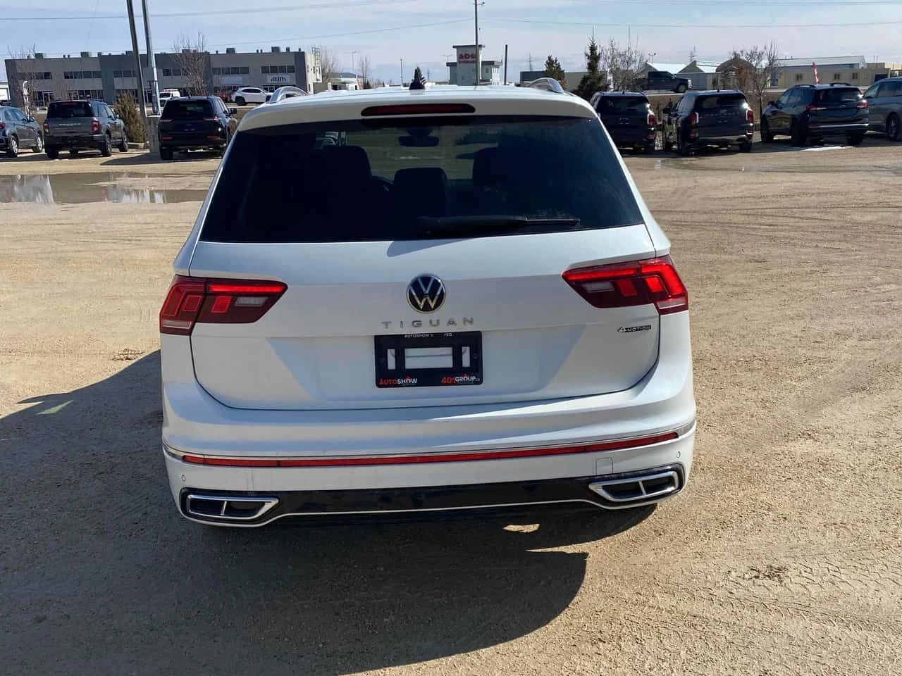 VW Tiguan  Highline R Line /360/ОБДУХВАНЕ/КЛИП НА МОТОРА , снимка 4 - Автомобили и джипове - 54169153