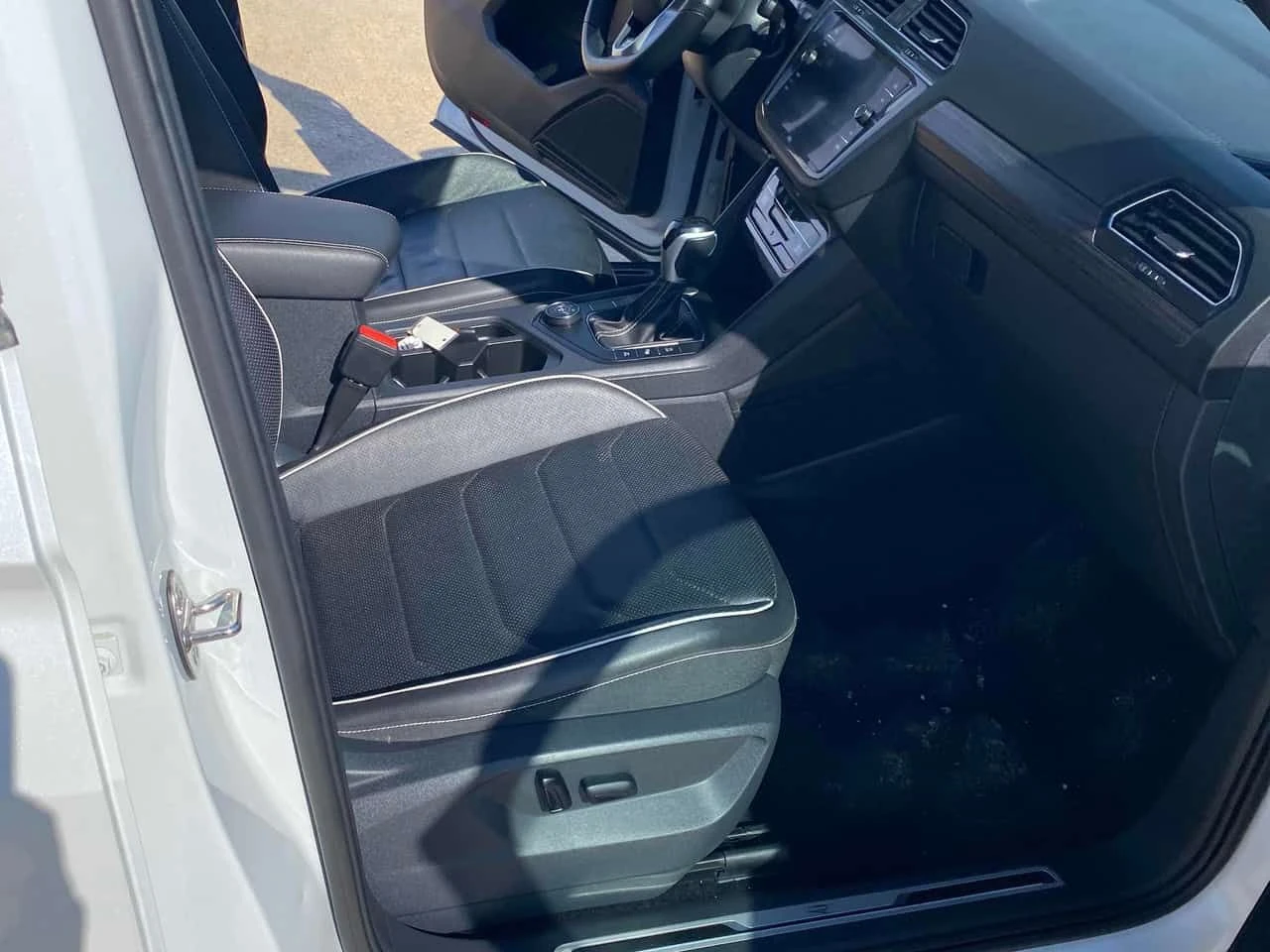 VW Tiguan  Highline R Line /360/ОБДУХВАНЕ/КЛИП НА МОТОРА , снимка 16 - Автомобили и джипове - 54169153