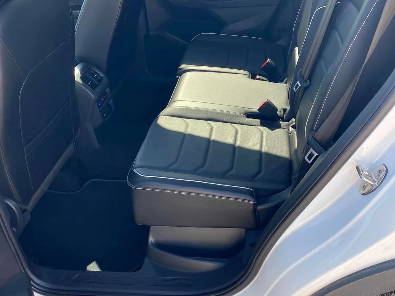 VW Tiguan  Highline R Line /360/ОБДУХВАНЕ/КЛИП НА МОТОРА , снимка 13 - Автомобили и джипове - 54169153