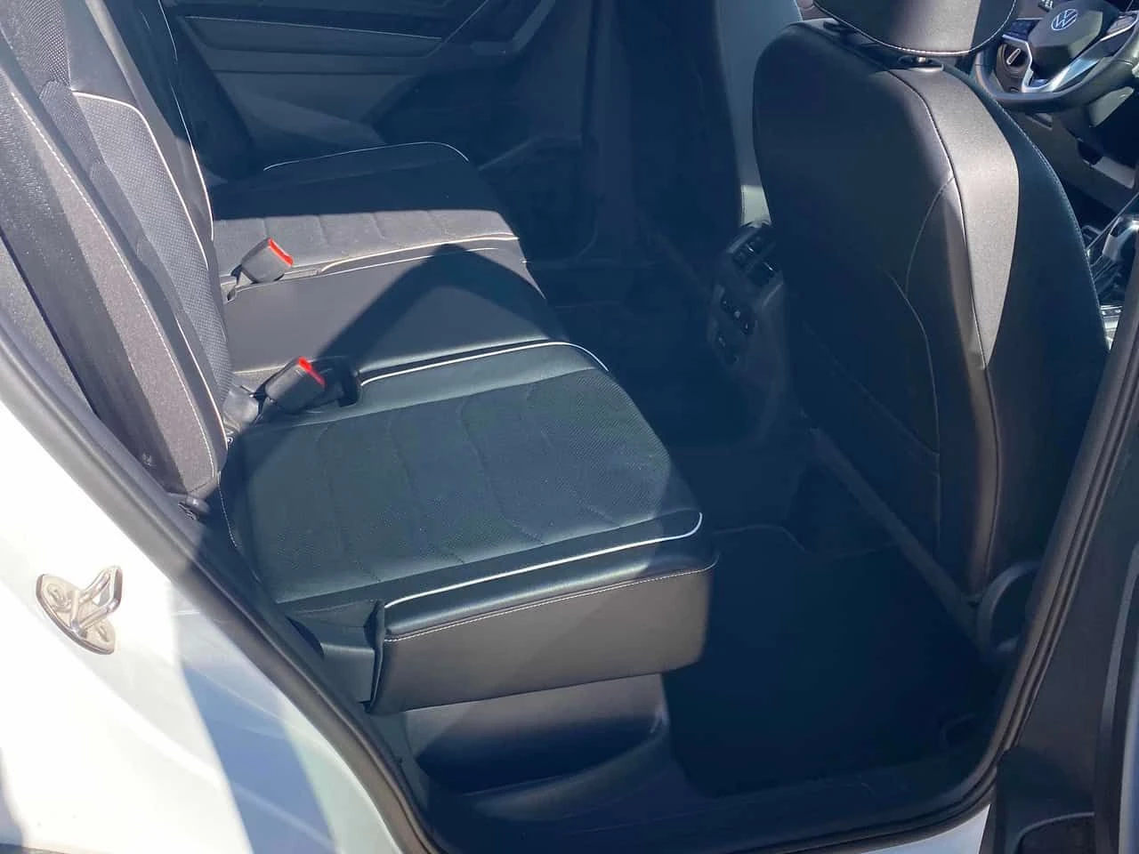 VW Tiguan  Highline R Line /360/ОБДУХВАНЕ/КЛИП НА МОТОРА , снимка 15 - Автомобили и джипове - 54169153