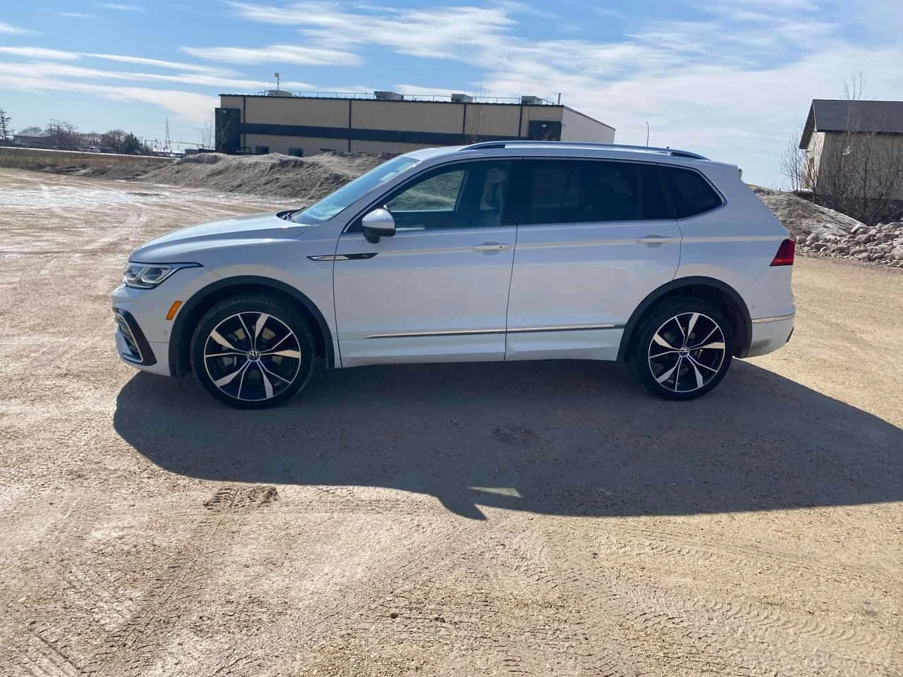 VW Tiguan  Highline R Line /360/ОБДУХВАНЕ/КЛИП НА МОТОРА , снимка 2 - Автомобили и джипове - 54169153