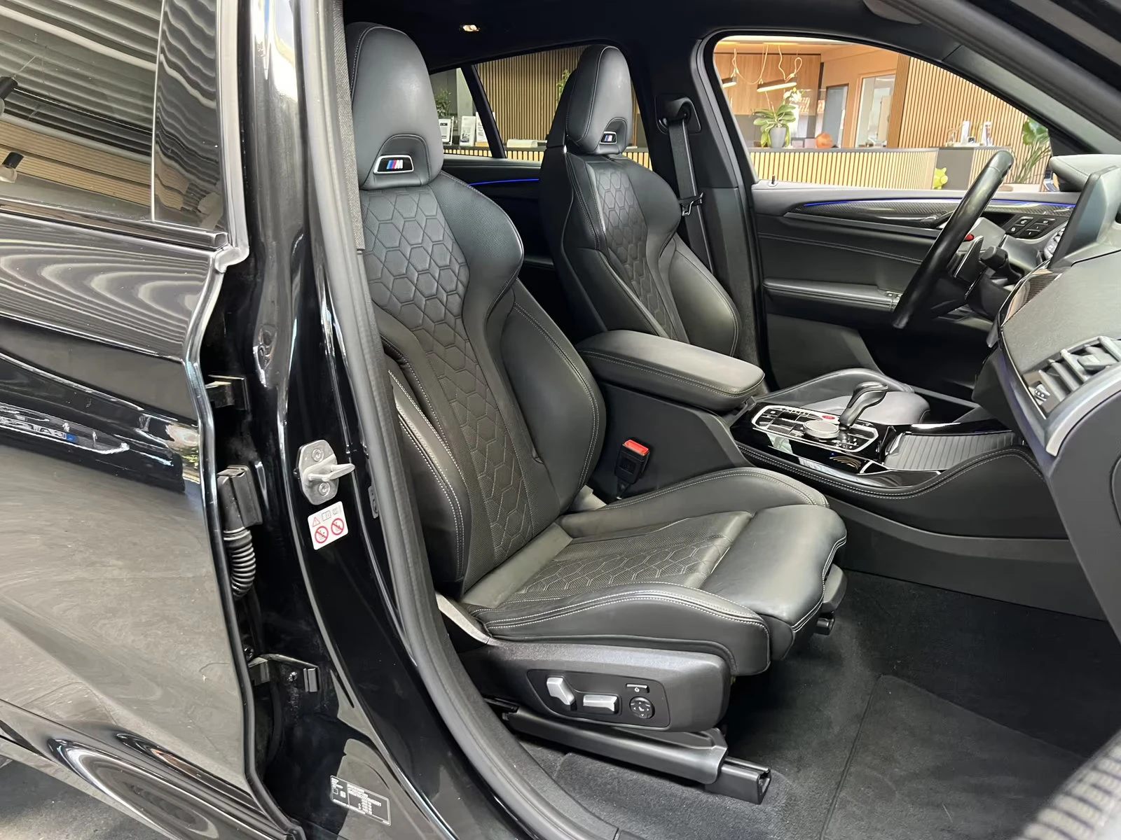 BMW X4 COMPETITION/510HP/PANO/SHADOW/H&K/CARBON/351z, снимка 10 - Автомобили и джипове - 54354013