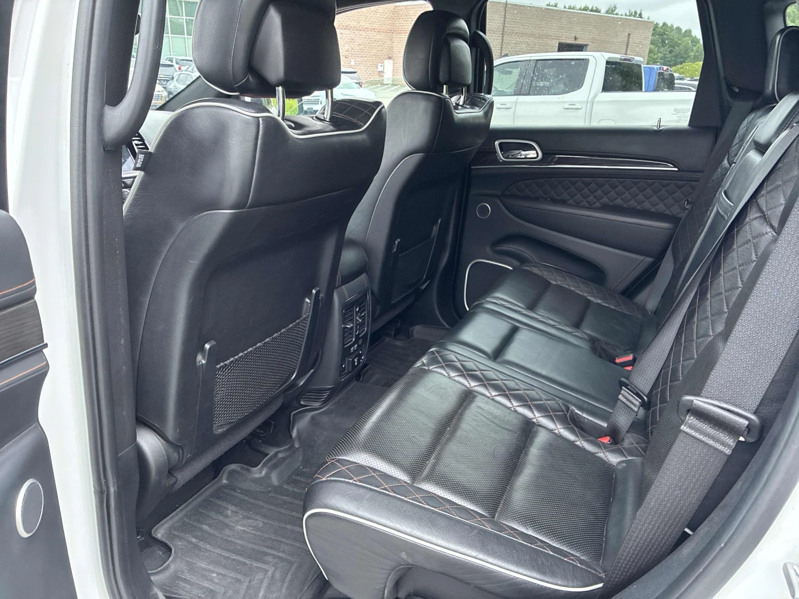 Jeep Grand cherokee Summit* 360* Pano* Distonic* H&K* Обдух* Keyless* , снимка 11 - Автомобили и джипове - 55606111