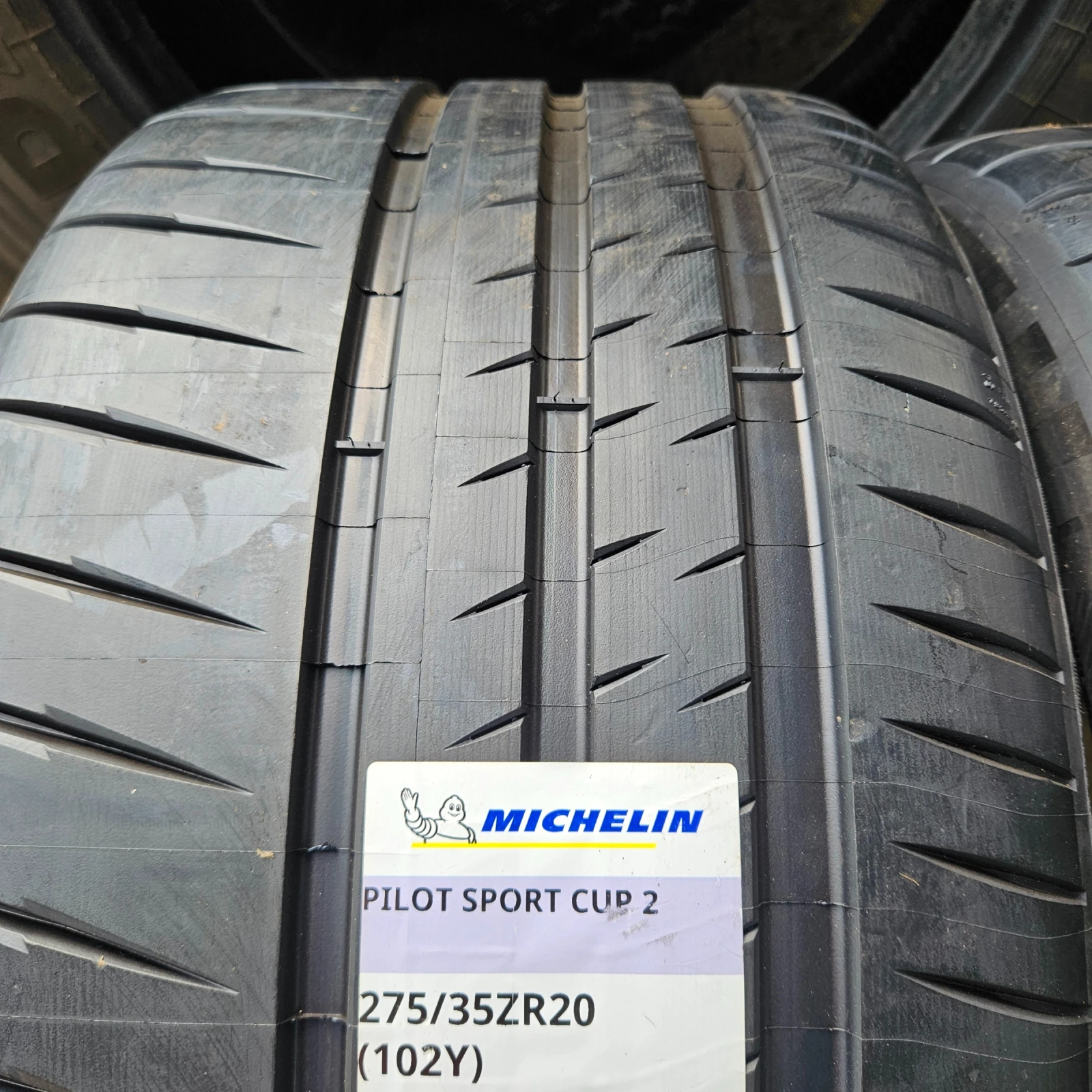 Гуми Летни 275/35R20, снимка 5 - Гуми и джанти - 54727384