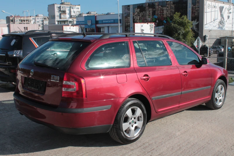 Skoda Octavia 1.6 benzin MPI, снимка 4 - Автомобили и джипове - 47536595