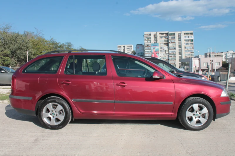 Skoda Octavia 1.6 benzin MPI, снимка 3 - Автомобили и джипове - 47536595