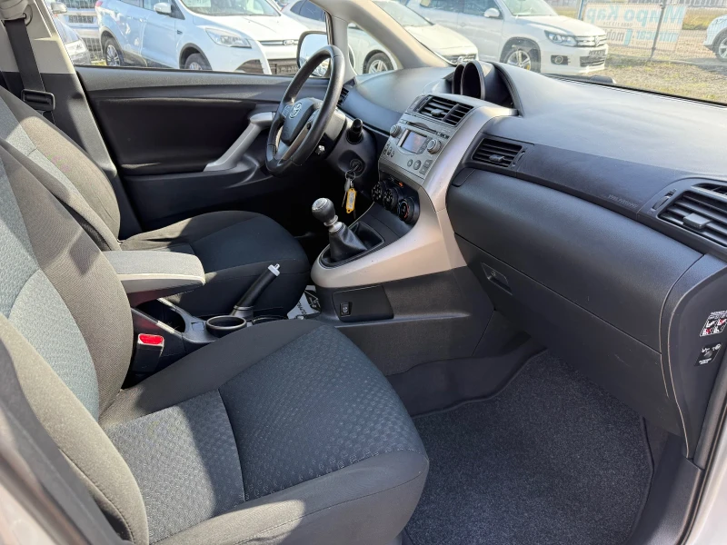 Toyota Verso 1.8i CH 6sk 7m, снимка 11 - Автомобили и джипове - 49513953