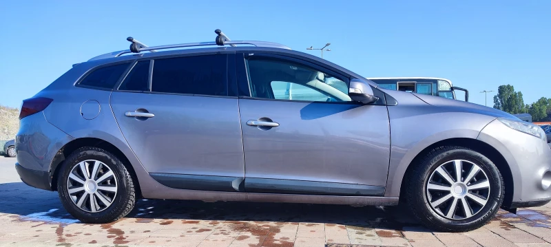 Renault Megane III Подгрев | Keyless go | Регистриран , снимка 2 - Автомобили и джипове - 52397831