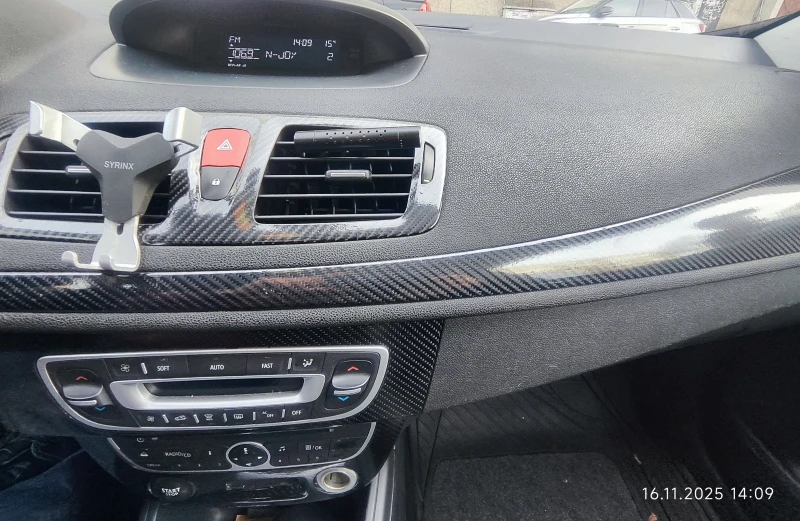 Renault Megane III Подгрев | Keyless go | Регистриран , снимка 11 - Автомобили и джипове - 52397831