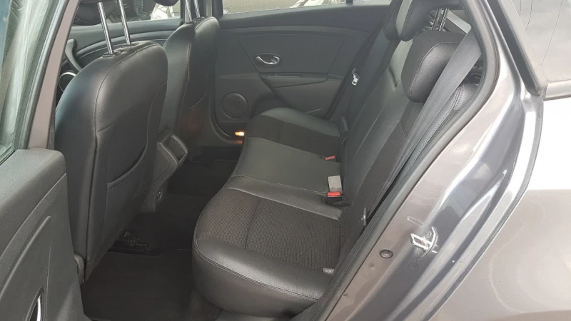 Renault Megane III Подгрев | Keyless go | Регистриран , снимка 3 - Автомобили и джипове - 52397831