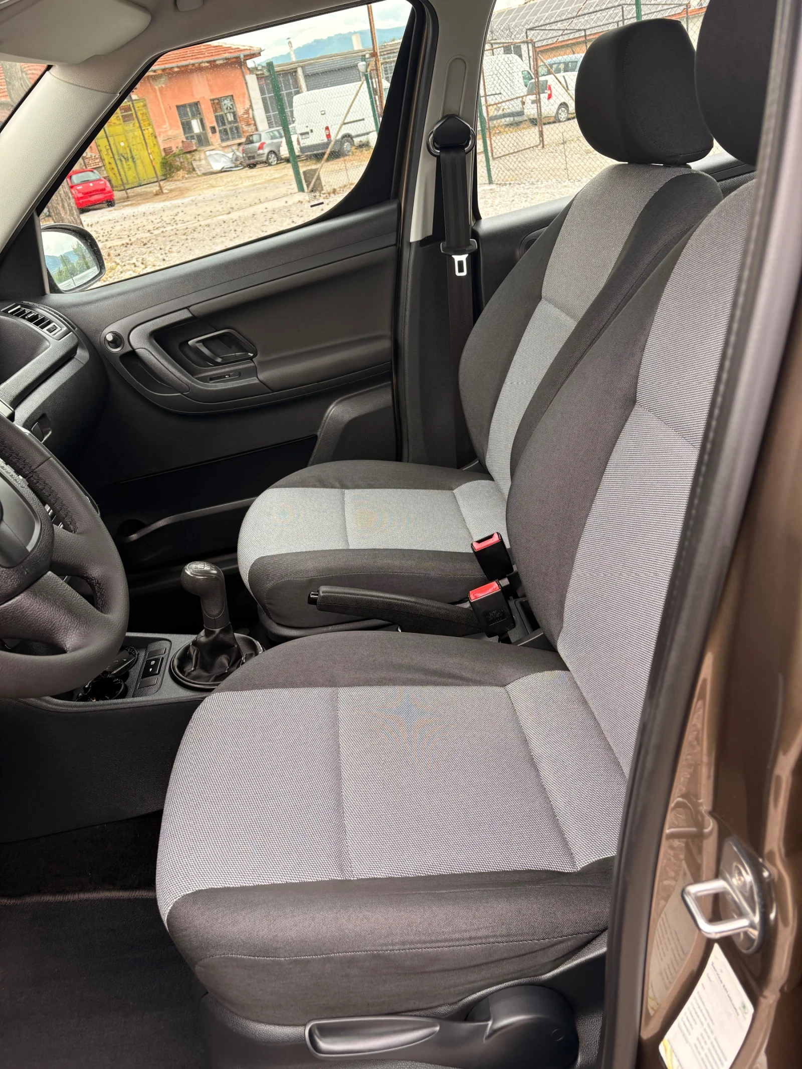Skoda Roomster 1.6 TDI AMBITION - изображение 7