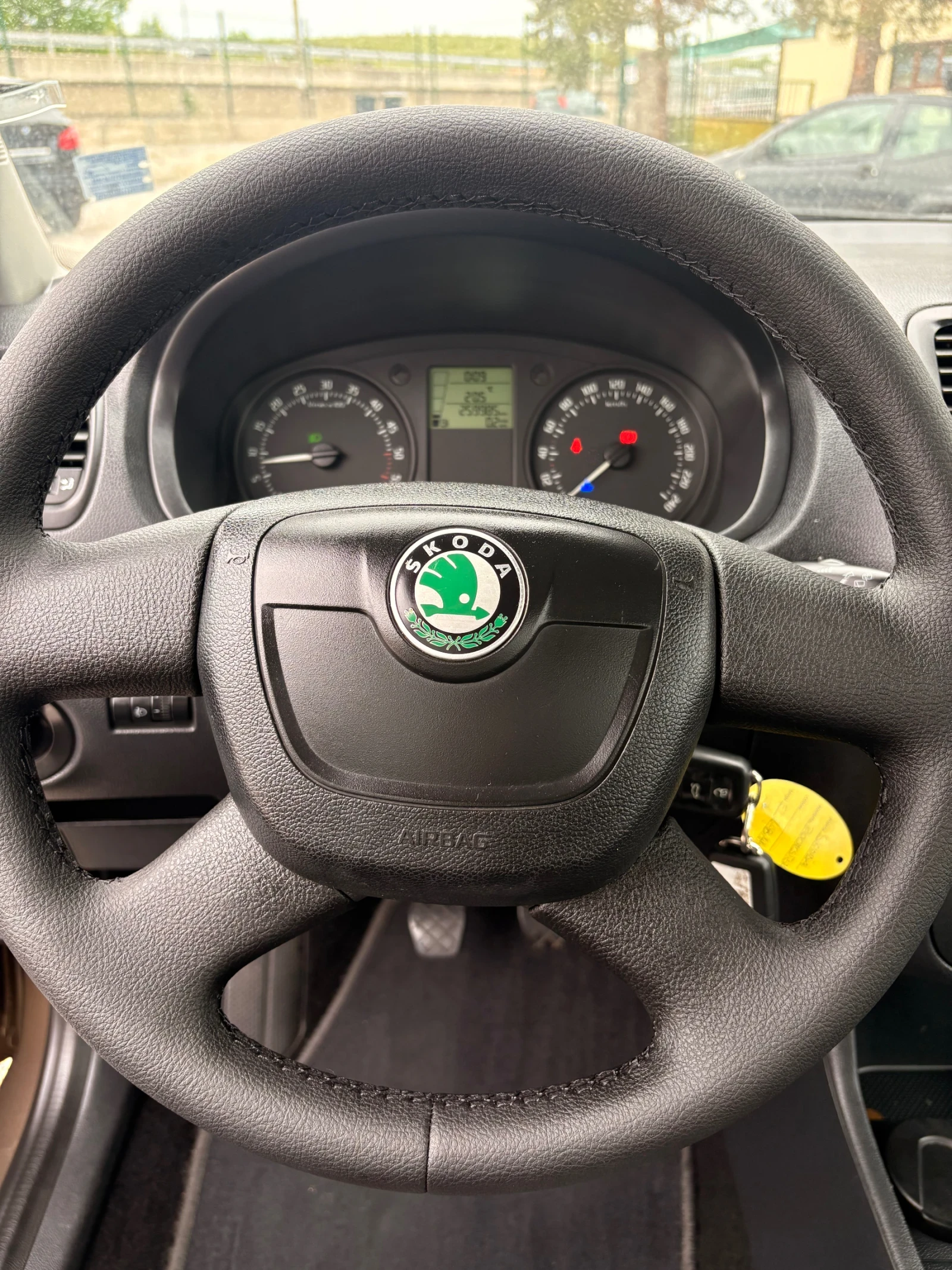 Skoda Roomster 1.6 TDI AMBITION - изображение 9