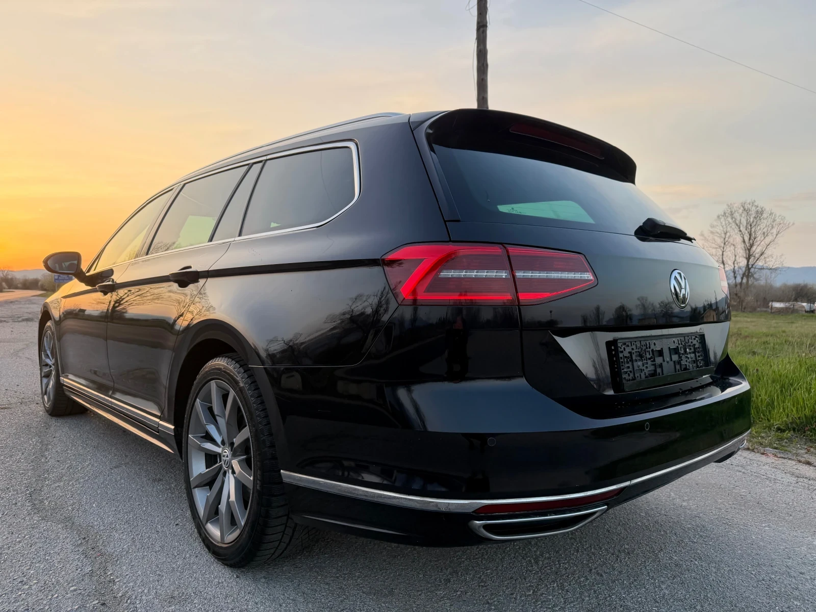 VW Passat 2.0TDI 190HP Rline Led Digital DSG, снимка 3 - Автомобили и джипове - 54195815