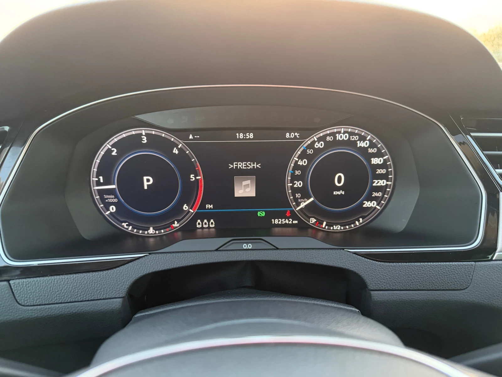 VW Passat 2.0TDI 190HP Rline Led Digital DSG, снимка 8 - Автомобили и джипове - 54195815