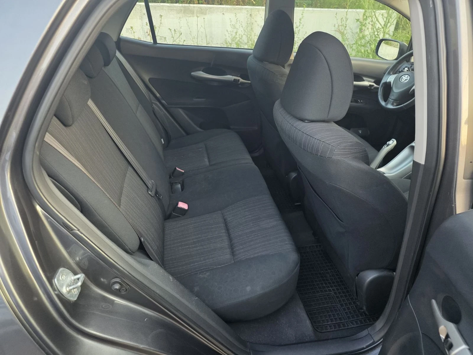 Toyota Auris 1.4 D4D, снимка 8 - Автомобили и джипове - 55352127