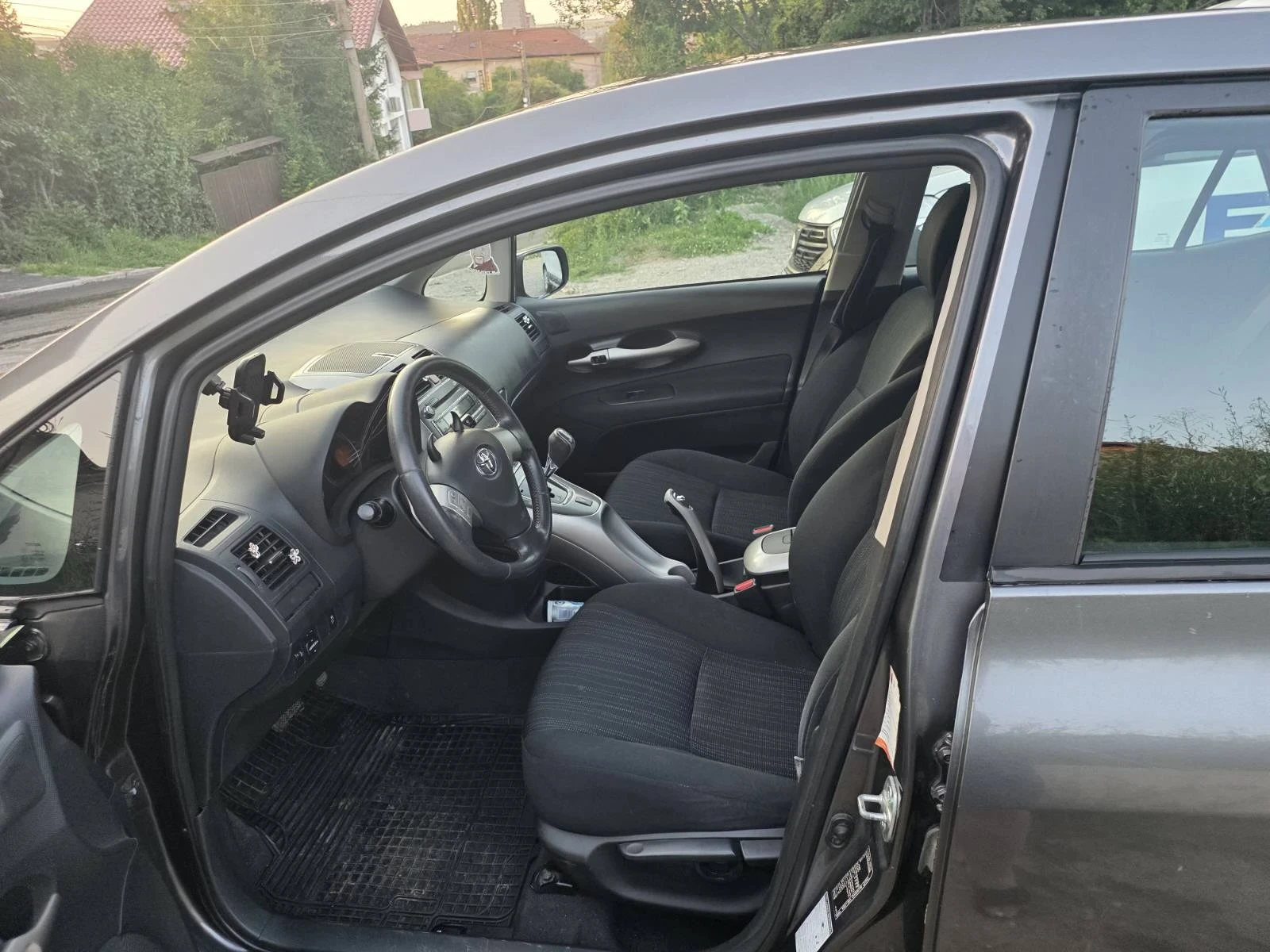 Toyota Auris 1.4 D4D, снимка 6 - Автомобили и джипове - 55352127