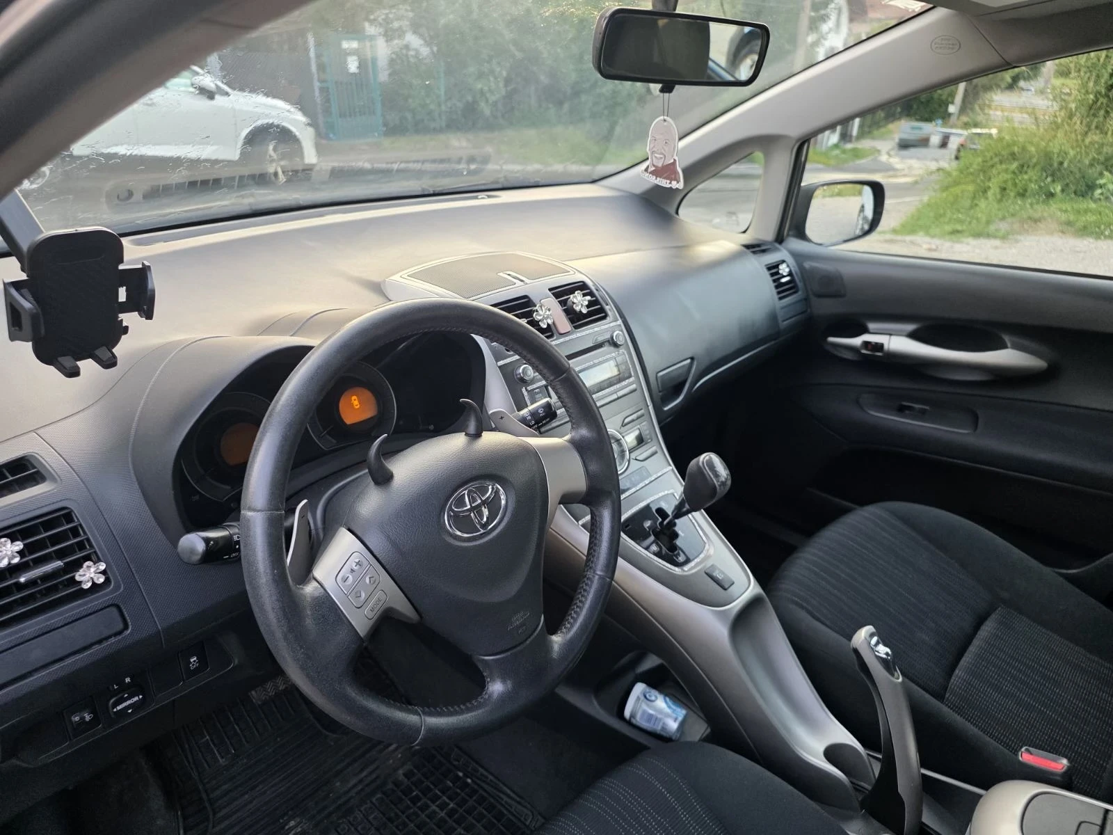 Toyota Auris 1.4 D4D, снимка 5 - Автомобили и джипове - 55352127