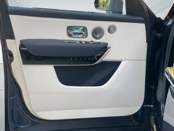 Rolls-Royce Cullinan Black Badge = NEW = Гаранция - изображение 5