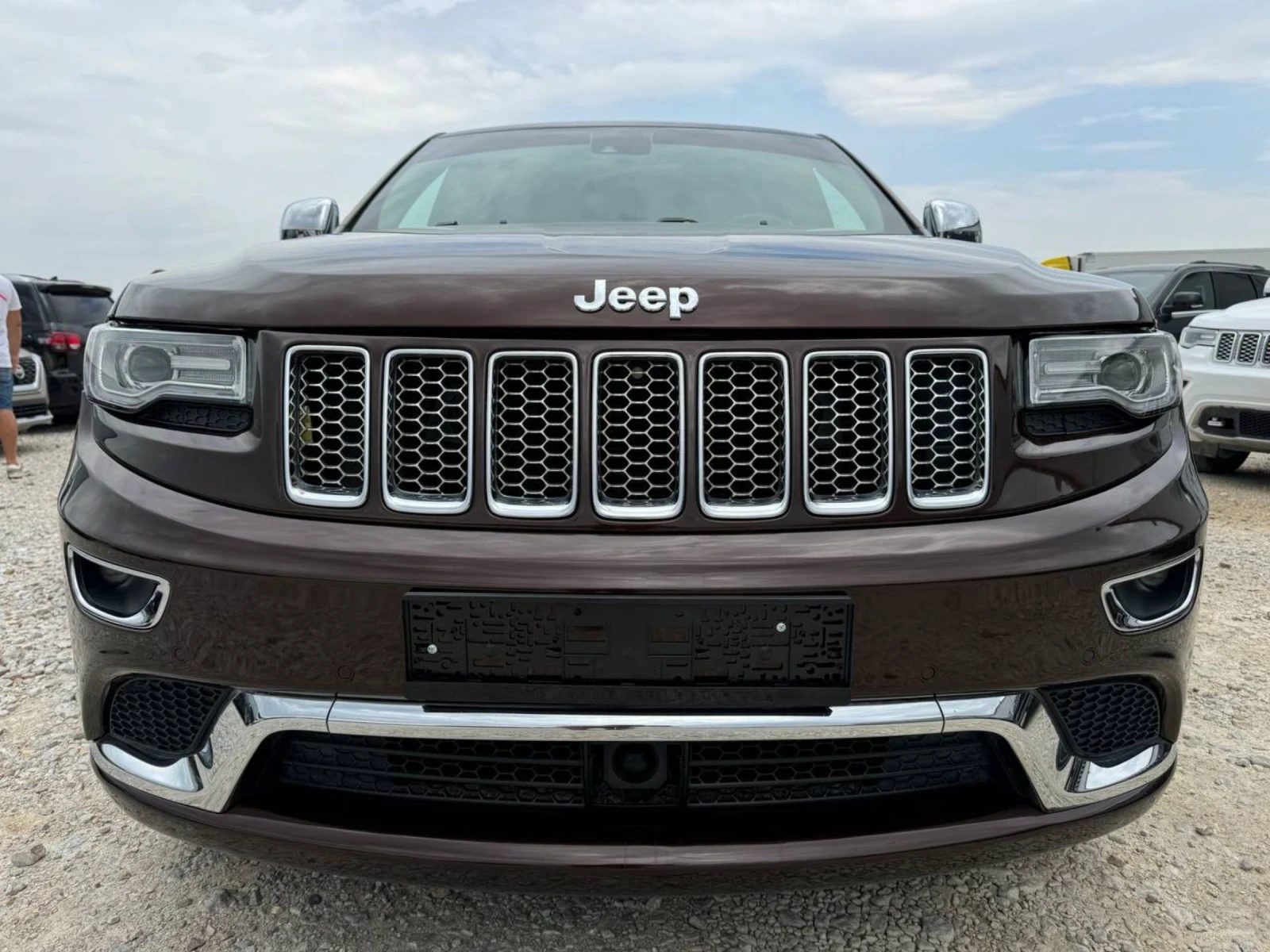 Jeep Grand cherokee 2014 Grand Cherokee Summit 3.6 - изображение 3