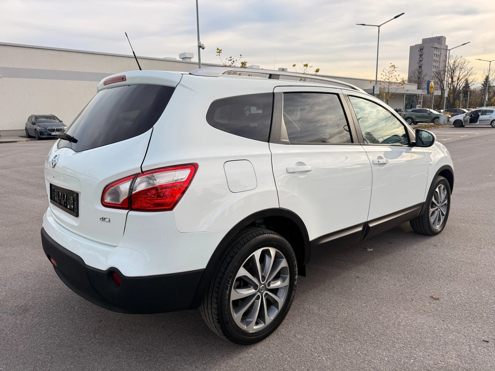 Nissan Qashqai 2.0DCI* 4x4* FULL* 7-места*  - изображение 4