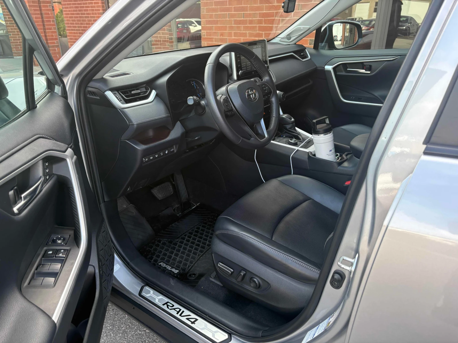 Toyota Rav4 * Hybrid Limited * АВТОКРЕДИТ БЕЗ ПЪРВОНАЧАЛНА * , снимка 5 - Автомобили и джипове - 55830967