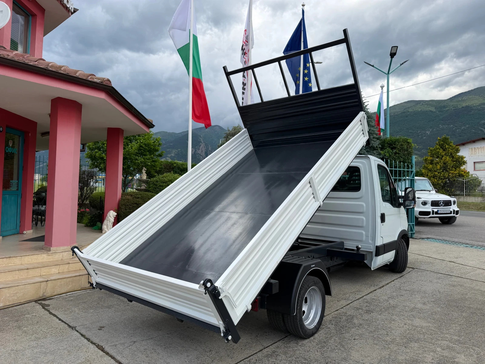 Iveco Daily 3.0HPI* Климатик* Тристранен самосвал* 3.50м кош, снимка 12 - Бусове и автобуси - 54728566