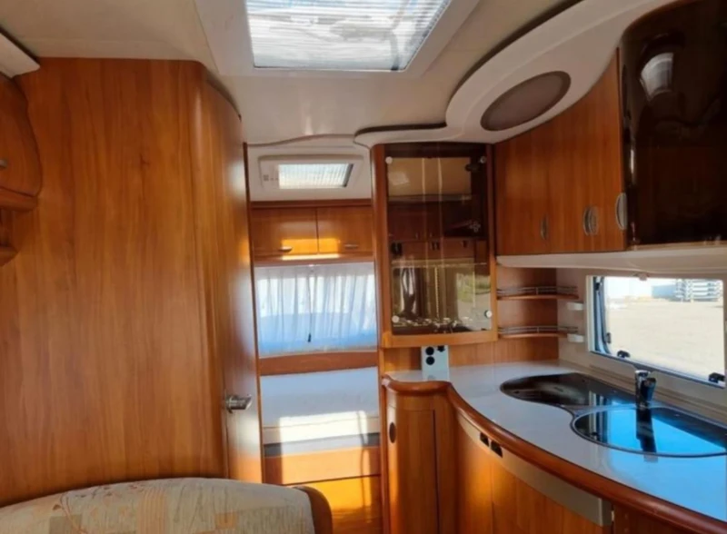 Каравана Hobby Excellent easy 440, снимка 4 - Каравани и кемпери - 52256989