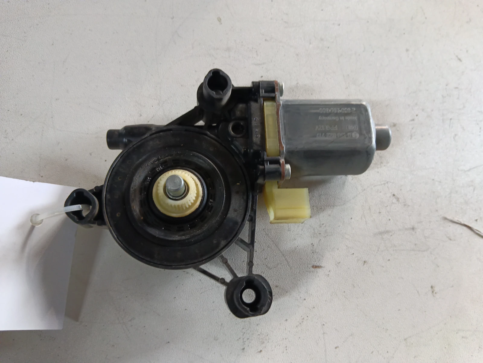 ел.машинка за предно дясно 5Q0959801B Audi A3