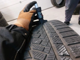 Гуми Зимни 245/45R19, снимка 11