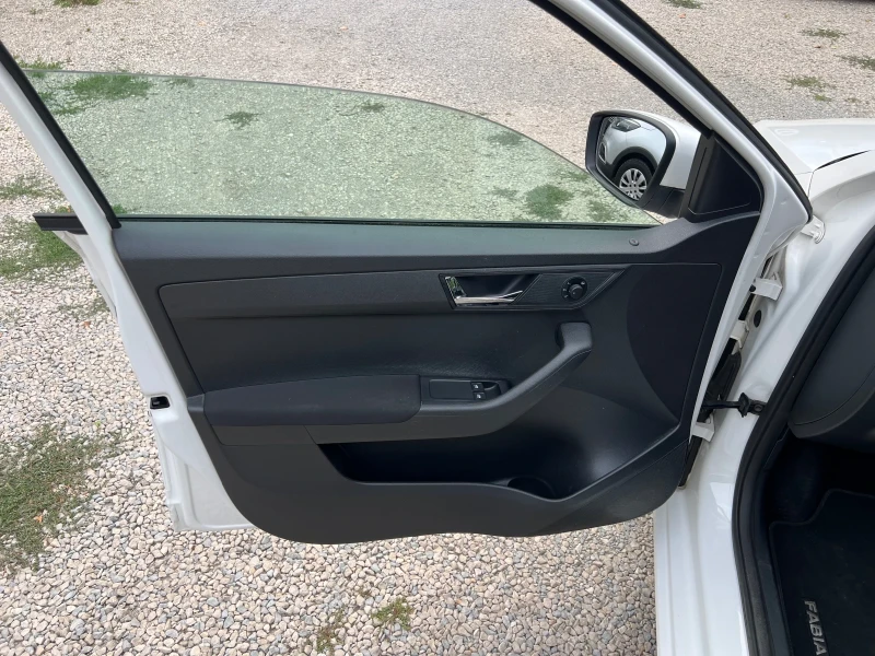 Skoda Fabia 1.0mpg-LPG-НОВА НОВА НОВА!, снимка 10 - Автомобили и джипове - 51758598