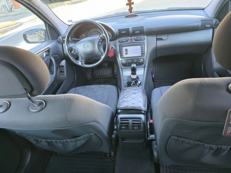 Mercedes-Benz C 200, снимка 12 - Автомобили и джипове - 52876591