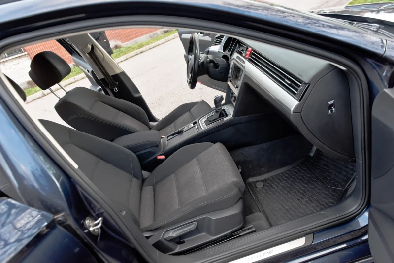 VW Passat Vw passat B8* 2.0TDI* R LINE* ACC* МАСАЖ* , снимка 13 - Автомобили и джипове - 53028542