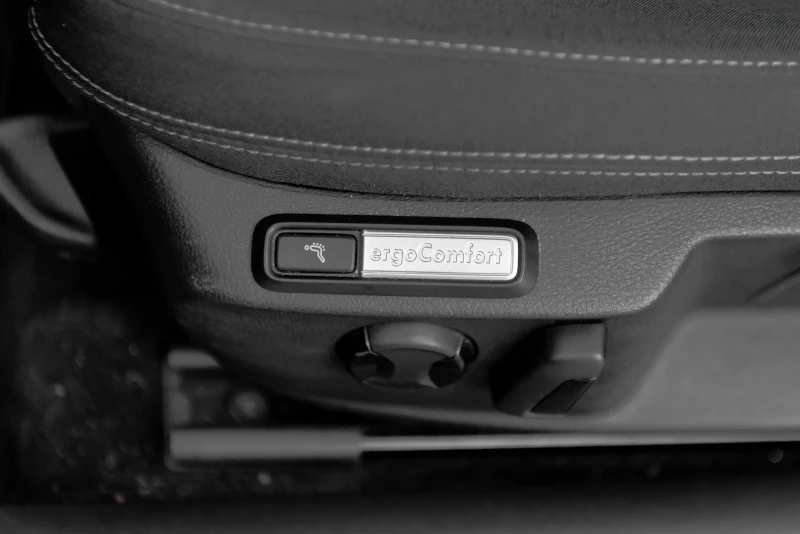 VW Passat Vw passat B8* 2.0TDI* R LINE* ACC* МАСАЖ* , снимка 17 - Автомобили и джипове - 53028542