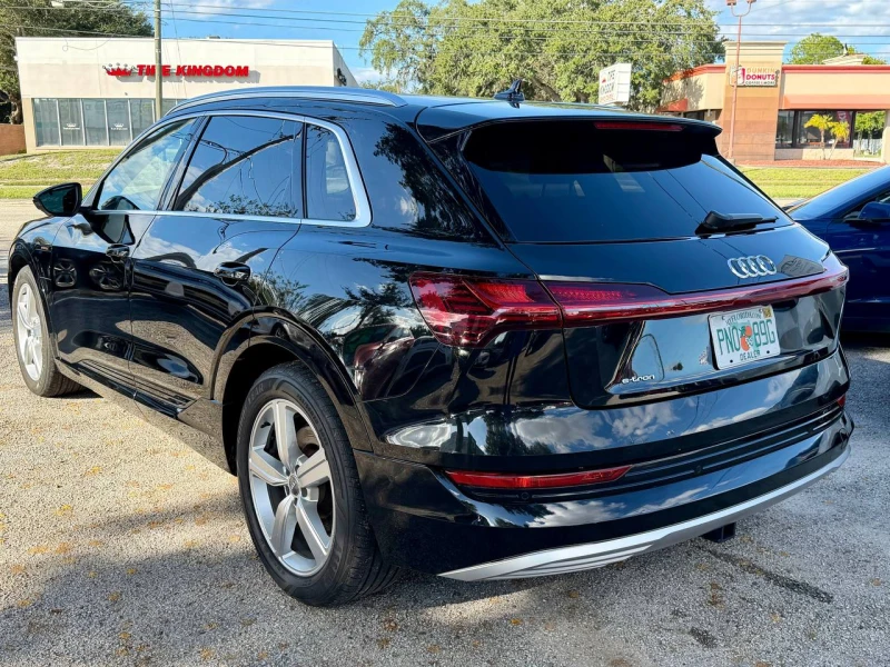 Audi E-Tron Prestige, снимка 6 - Автомобили и джипове - 53113181